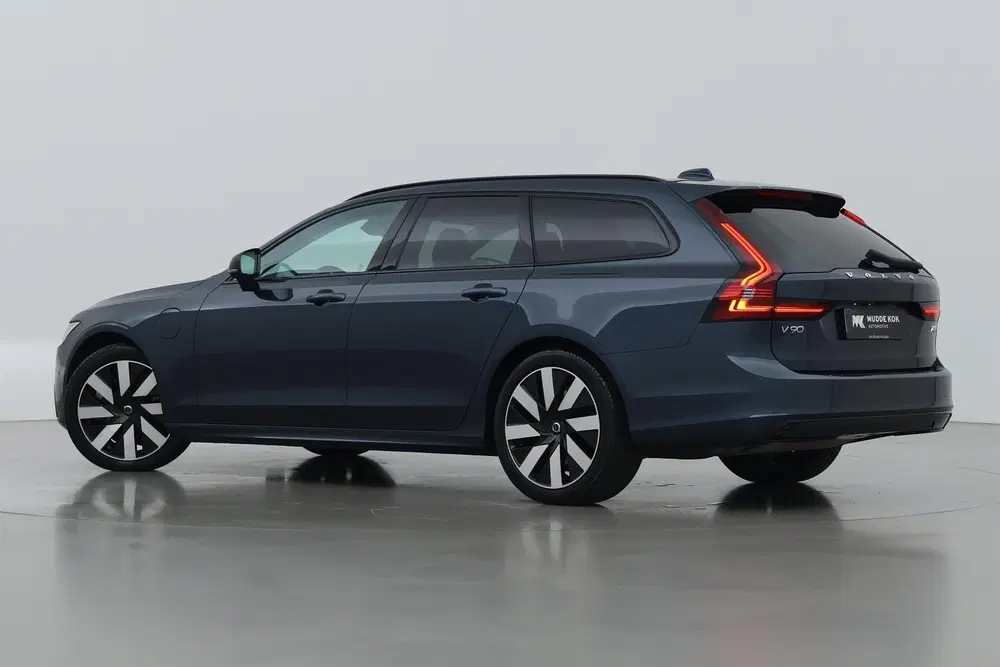 Volvo V90 T8 Plus Dark uit 2024, foto 2
