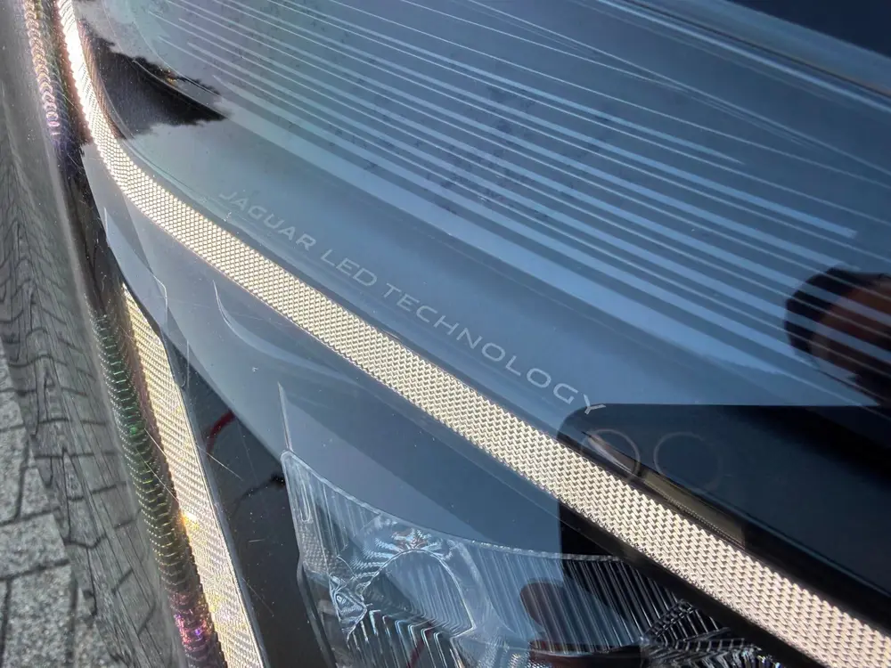 Jaguar E-Pace 1.5 P300e AWD R-Dynamic S *PANORAMA-LEDER-TREK uit 2021, foto 18