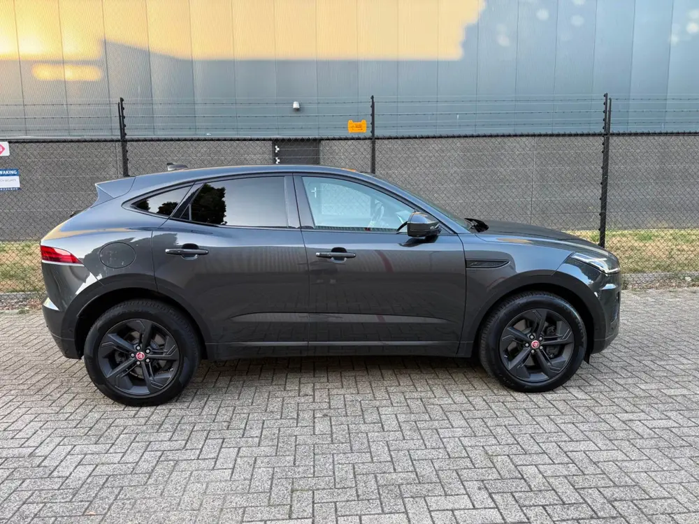 Jaguar E-Pace 1.5 P300e AWD R-Dynamic S *PANORAMA-LEDER-TREK uit 2021, foto 19