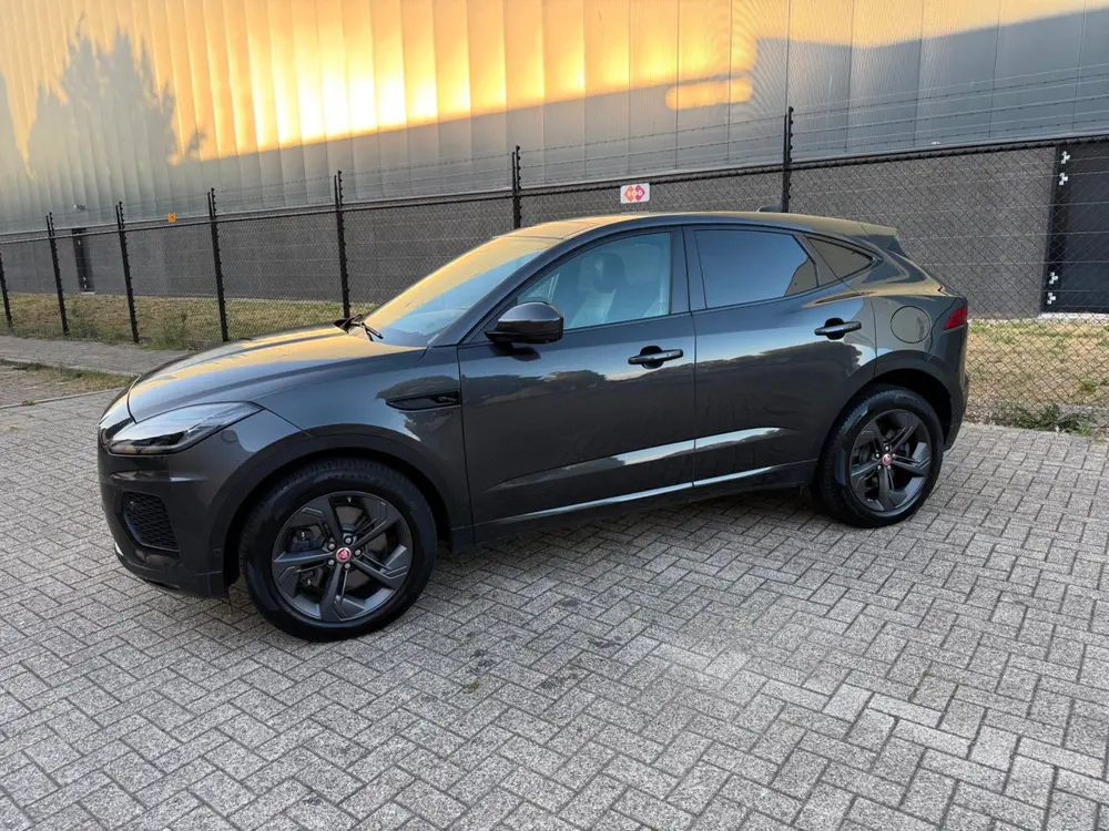 Jaguar E-Pace 1.5 P300e AWD R-Dynamic S *PANORAMA-LEDER-TREK uit 2021, foto 2