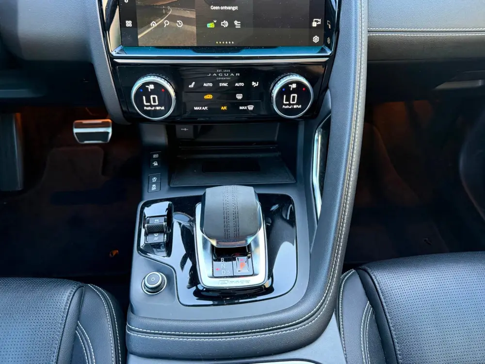 Jaguar E-Pace 1.5 P300e AWD R-Dynamic S *PANORAMA-LEDER-TREK uit 2021, foto 9