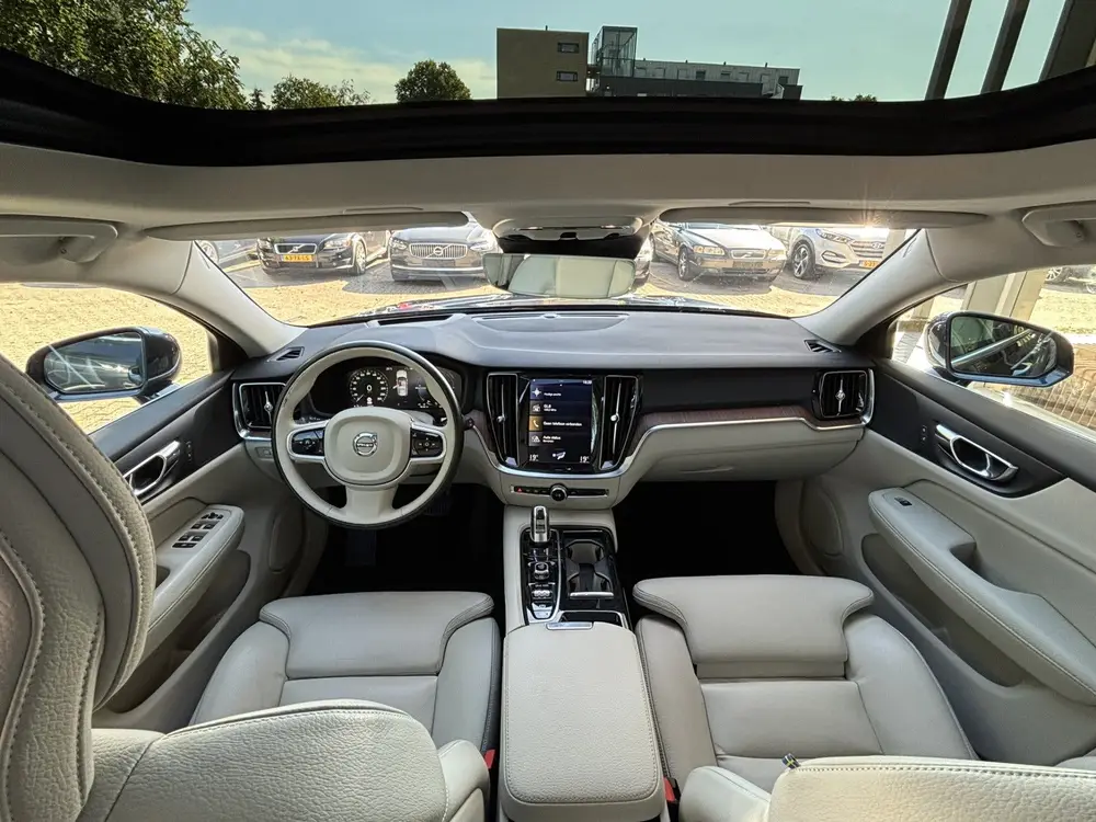 Volvo V60 T8 AWD Inscription Panorama HeadUp 360 (bj uit 2019, foto 2