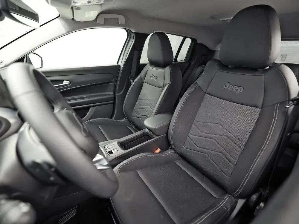 Jeep Avenger 1.2 e-Hybrid Altitude Automaat (VIRTUAL CO uit 2025, foto 14