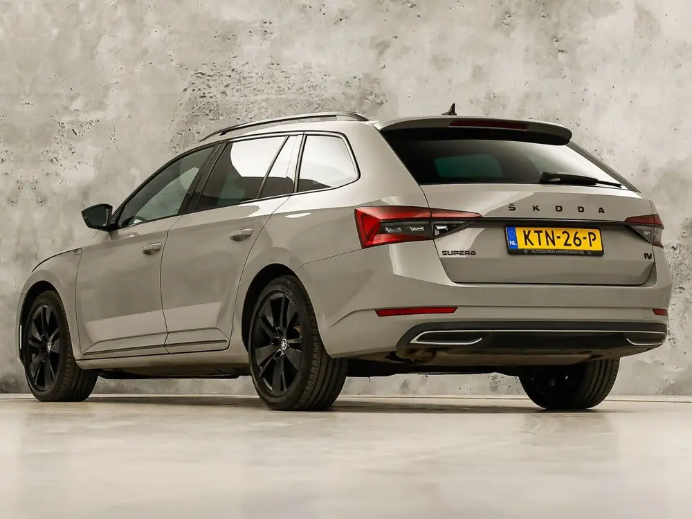 Skoda Superb 1.4 TSI iV Sportline 218Pk Automaat (VIRT uit 2020, foto 3