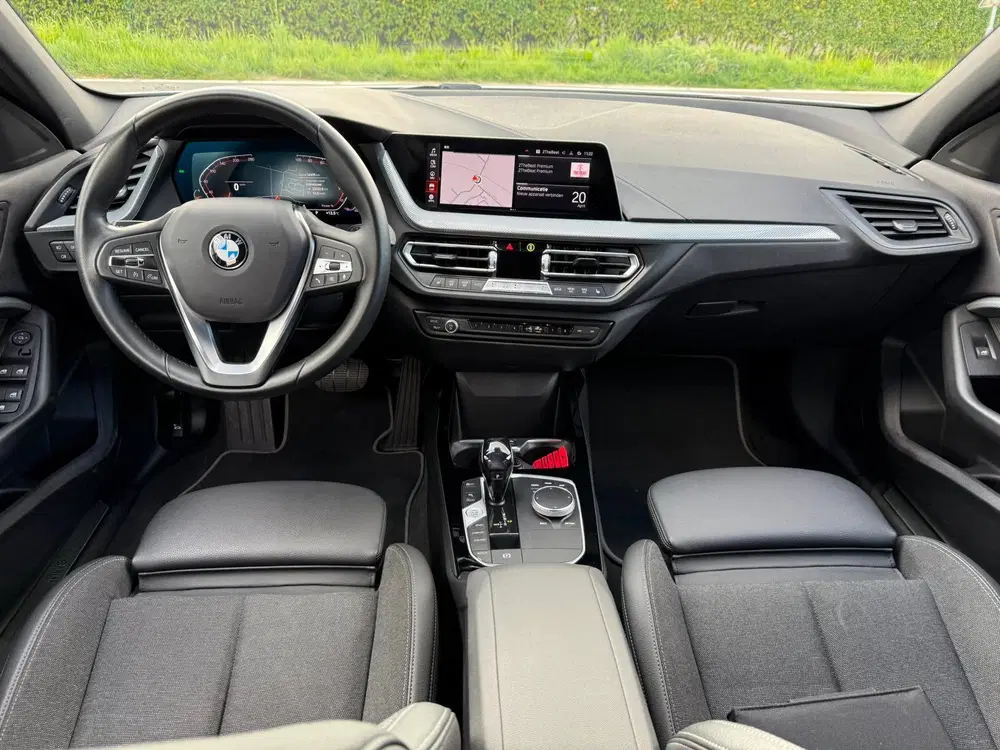 BMW 1-serie 118i Executive Sport Line Aut. RIJKLAARPRI uit 2021, foto 13
