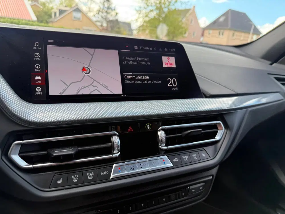 BMW 1-serie 118i Executive Sport Line Aut. RIJKLAARPRI uit 2021, foto 16