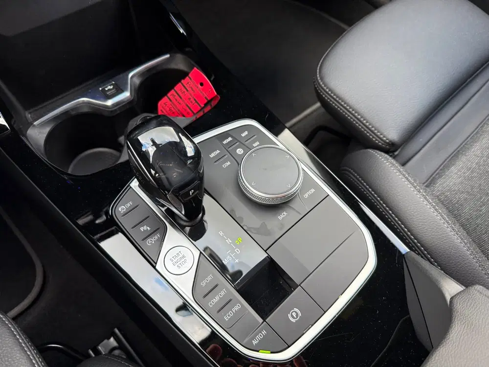 BMW 1-serie 118i Executive Sport Line Aut. RIJKLAARPRI uit 2021, foto 17
