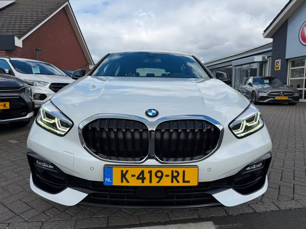 BMW 1-serie 118i Executive Sport Line Aut. RIJKLAARPRI uit 2021, foto 3