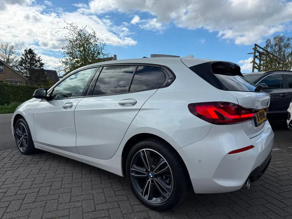 BMW 1-serie 118i Executive Sport Line Aut. RIJKLAARPRI uit 2021, foto 6