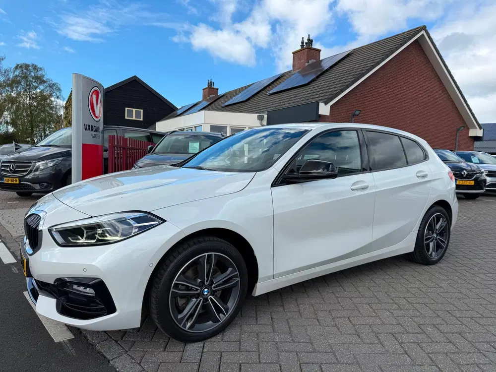 BMW 1-serie 118i Executive Sport Line Aut. RIJKLAARPRI uit 2021, foto 8
