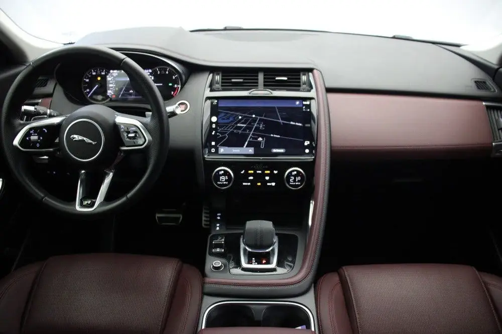 Jaguar E-Pace 1.5 P300e AWD R-Dynamic HSE - Panorama, Carpla uit 2022, foto 2