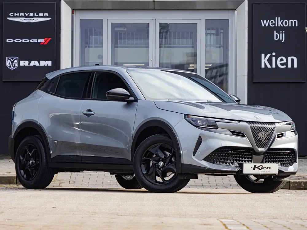 Alfa Romeo Junior 1.2 Turbo Hybrid Ibrida Speciale uit 2025
