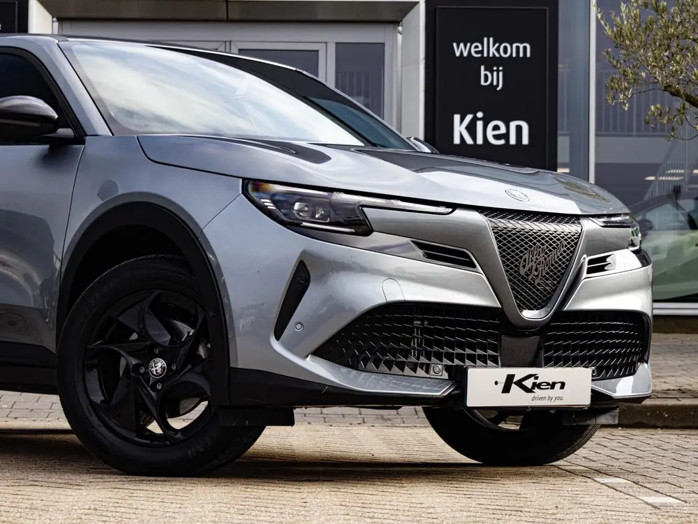 Alfa Romeo Junior 1.2 Turbo Hybrid Ibrida Speciale uit 2025, foto 3