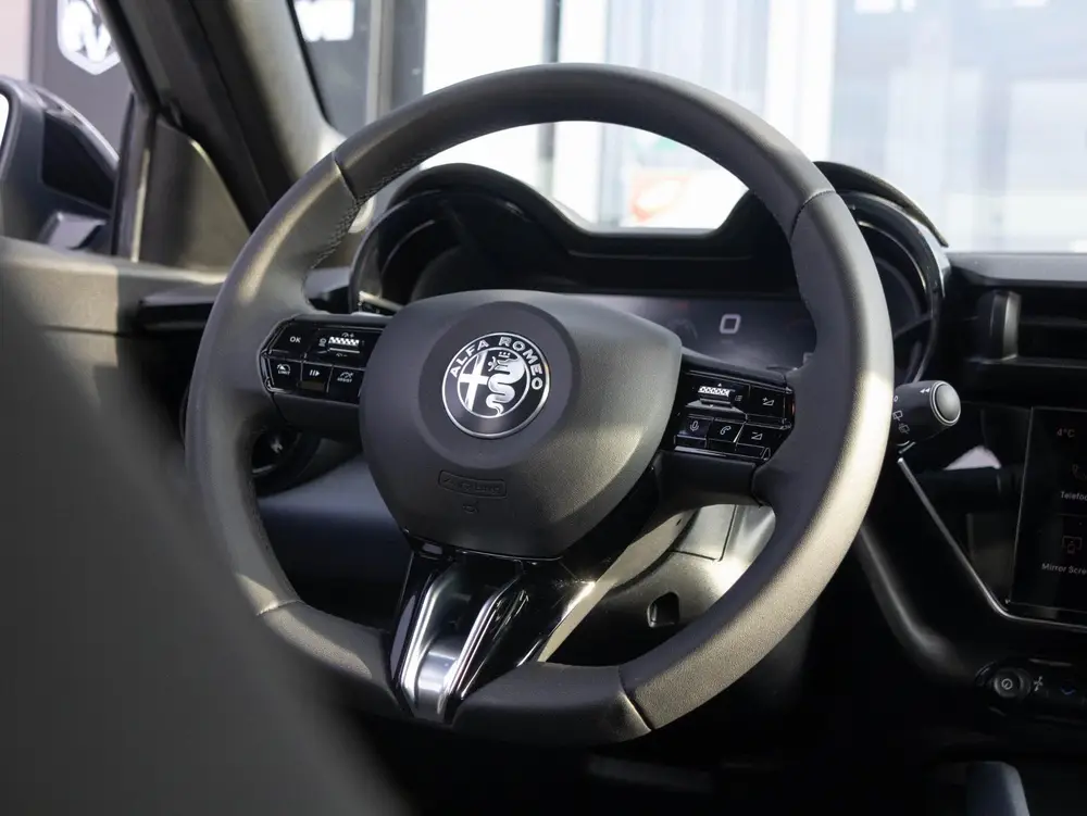 Alfa Romeo Junior 1.2 Turbo Hybrid Ibrida Speciale uit 2025, foto 4