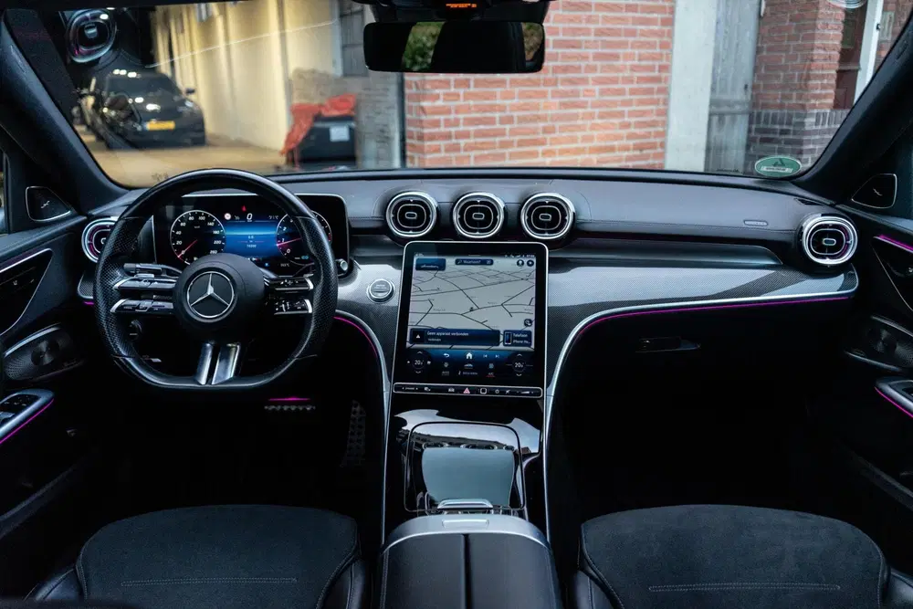 Mercedes-Benz C-Klasse 200 AMG Pano uit 2021, foto 2