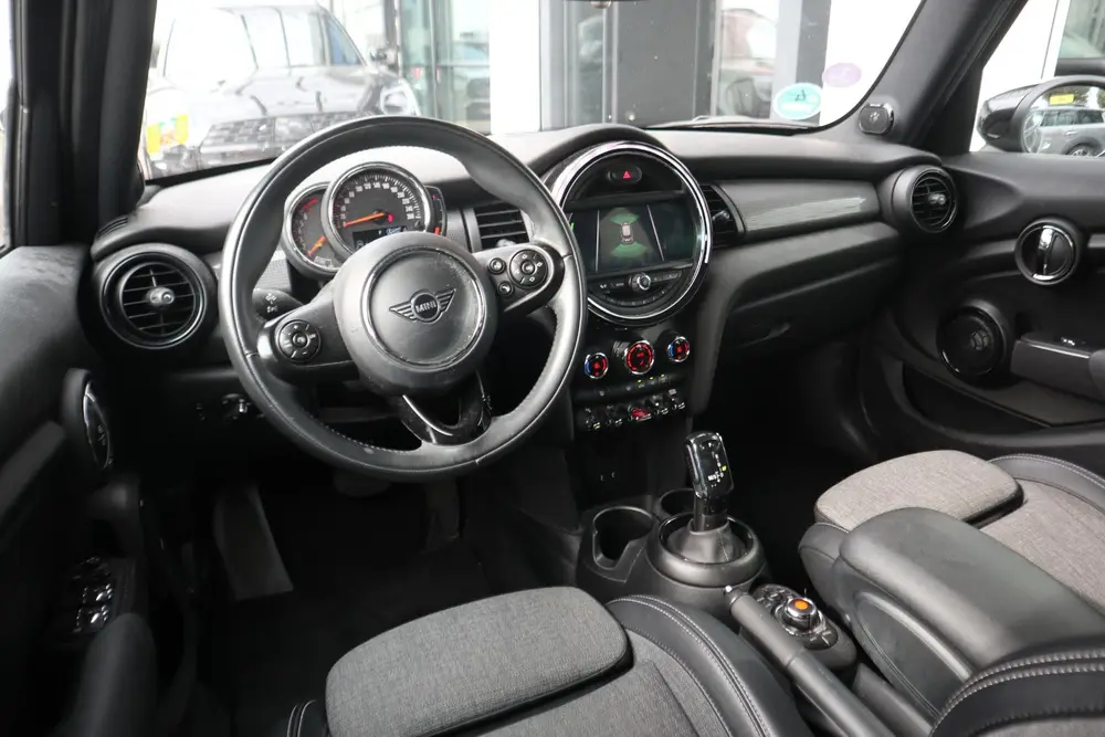 Mini Cooper Cooper uit 2020, foto 4