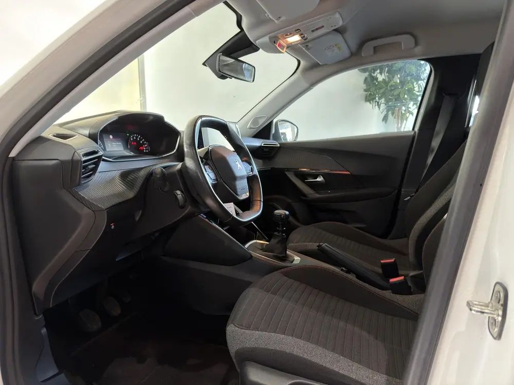Peugeot 2008 1.2 PureTech Active uit 2021, foto 7