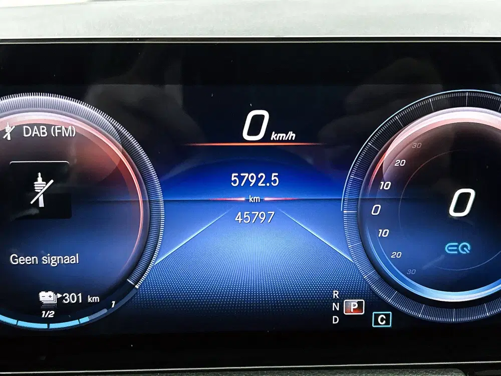 Mercedes-Benz EQA 250 Business Solution AMG 67 kWh AMG Line uit 2021, foto 6