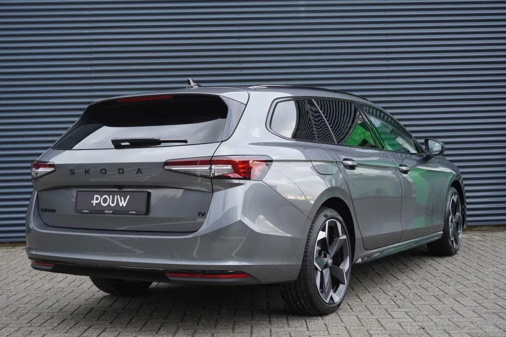 Skoda Superb 1.5 TSI 150pk PHEV Sportline Business uit 2026, foto 2