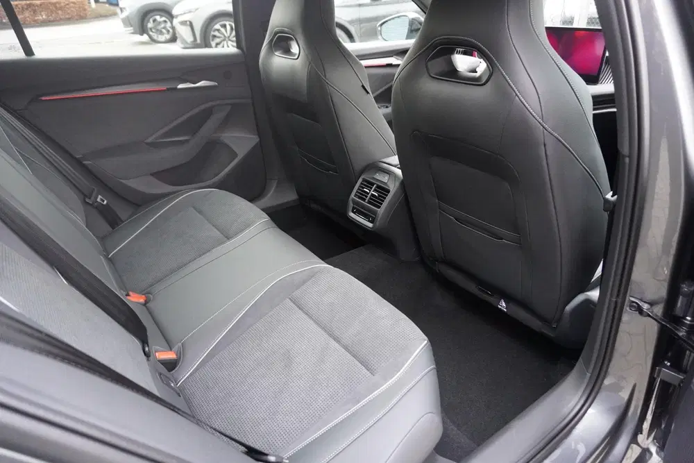 Skoda Superb 1.5 TSI 150pk PHEV Sportline Business uit 2026, foto 20