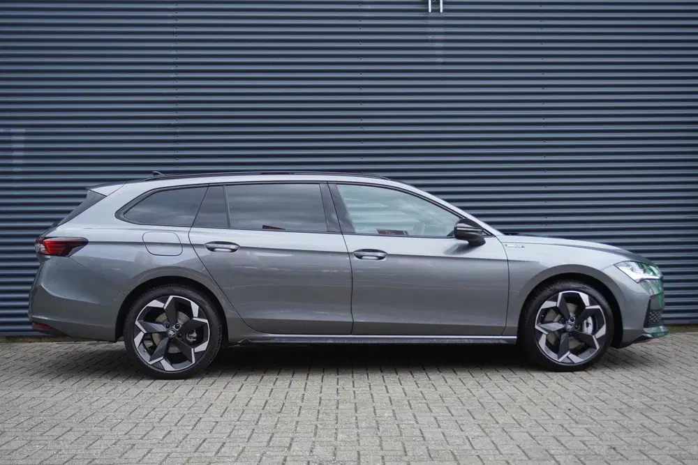 Skoda Superb 1.5 TSI 150pk PHEV Sportline Business uit 2026, foto 3