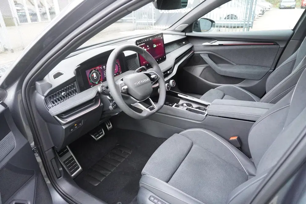 Skoda Superb 1.5 TSI 150pk PHEV Sportline Business uit 2026, foto 4