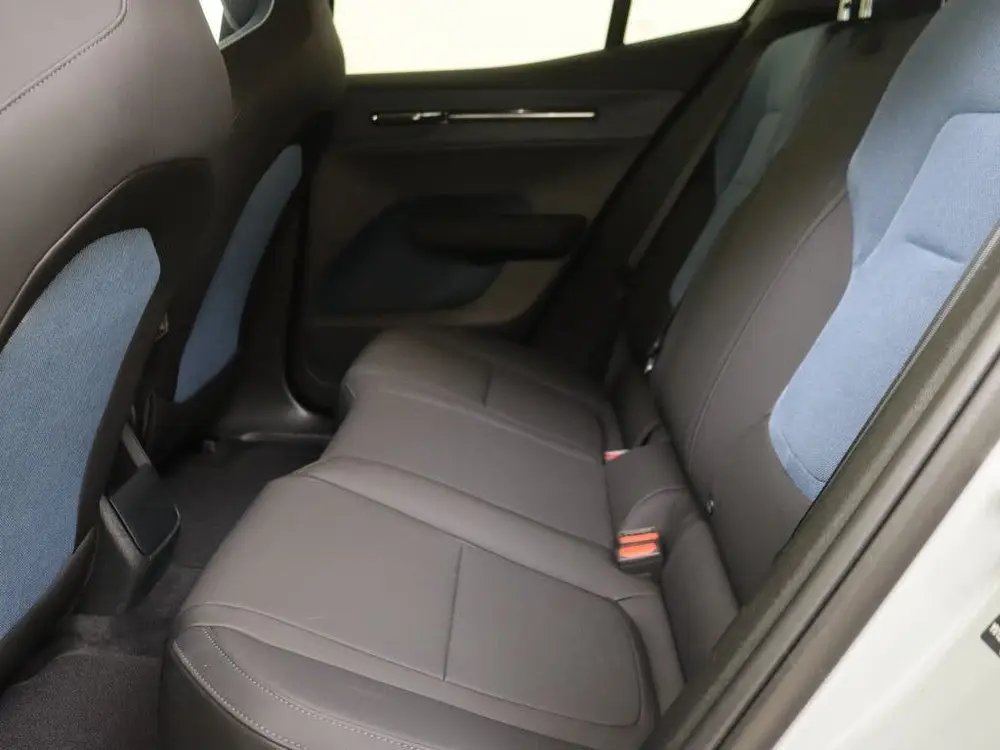 Volvo EX30 Single motor Extended Plus 69 kWh uit 2024, foto 9