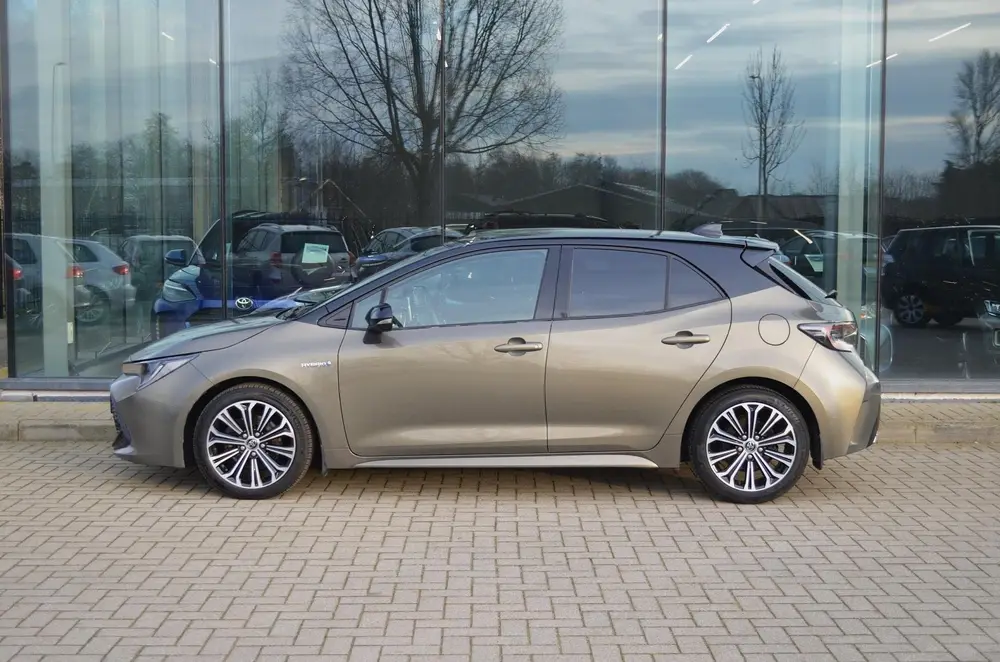 Toyota Corolla 2.0 Hybrid Executive uit 2019, foto 2