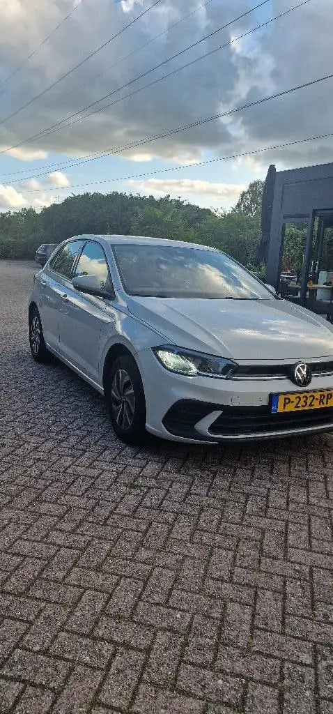 Volkswagen Polo 1.0 TSI 95pk Dsg-7 2022 Grijs uit 2022, foto 2