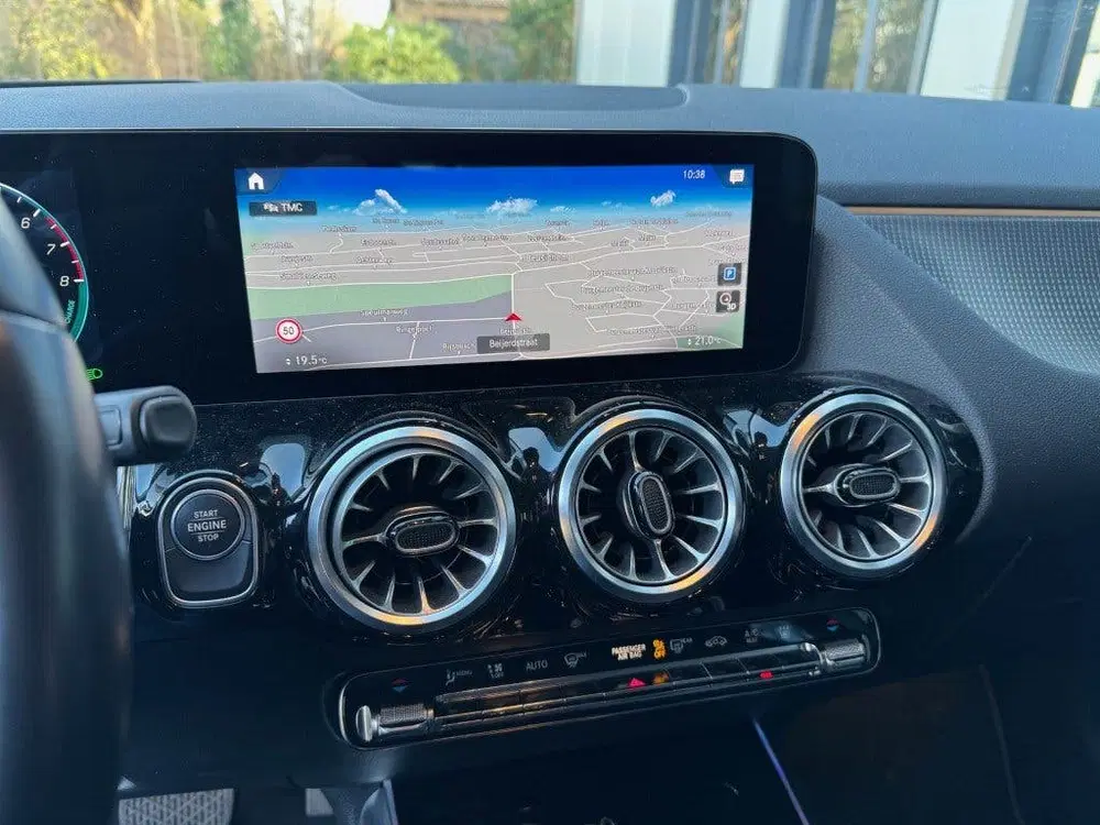 Mercedes-Benz GLA e EQ Headup uit 2021, foto 10