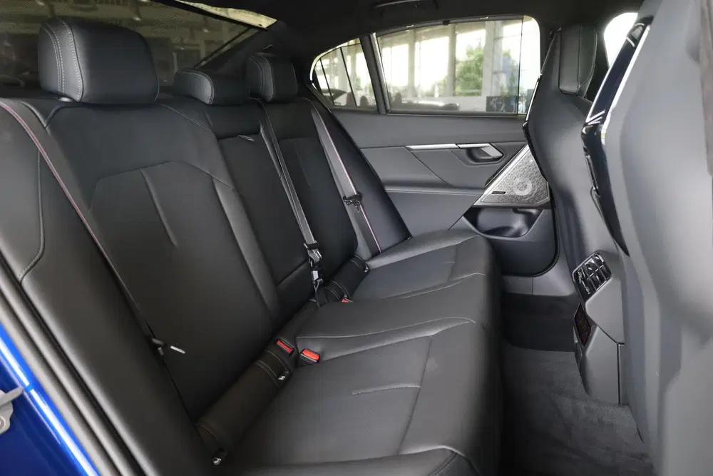 BMW M5 Sedan uit 2026, foto 9
