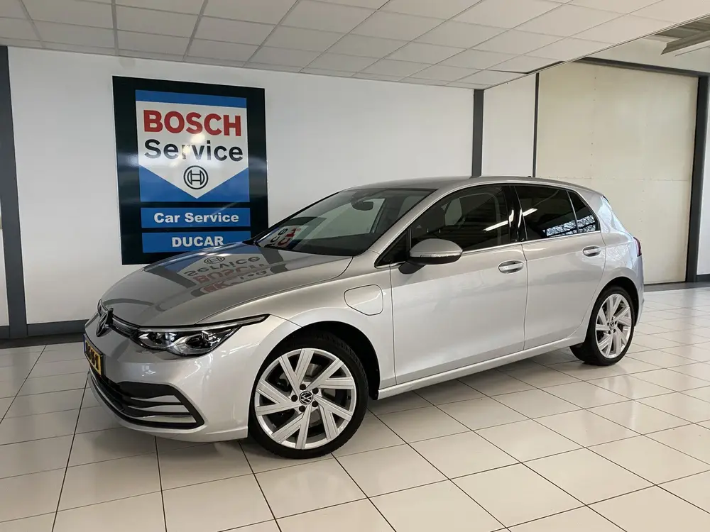 Volkswagen Golf 1.4 eHybrid Style Carplay / Navigatie / Adap uit 2021