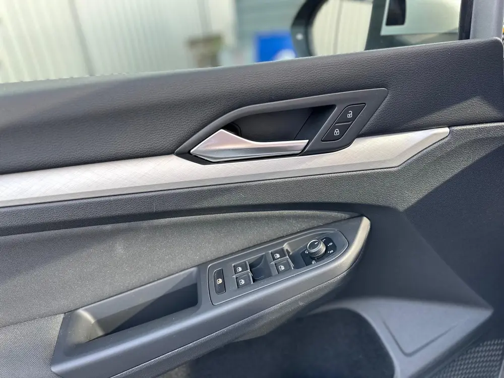 VOLKSWAGEN Golf 1.5 TSI 130pk Life Business PANORAMA,IQ,KEYL uit 2020, foto 17
