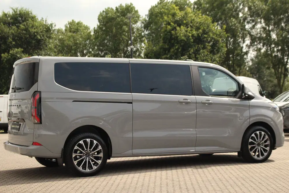 Ford Tourneo Custom 2.5 PHEV 233pk L2H1 Titanium X uit 2026, foto 7