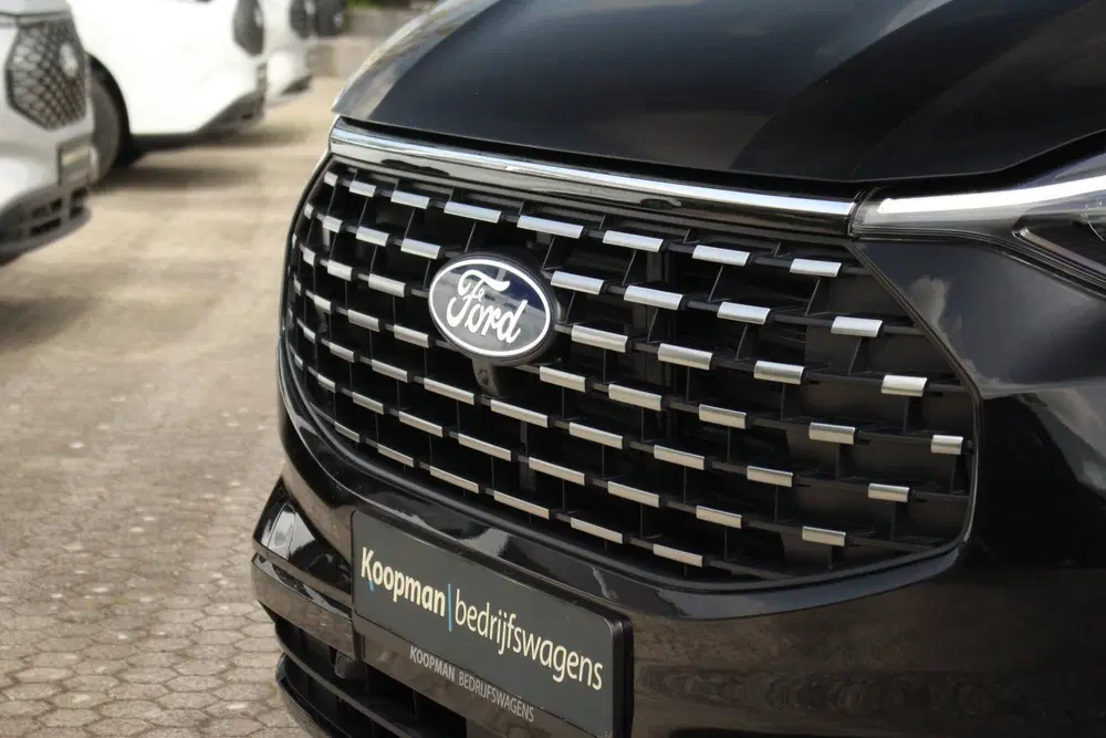 Ford Tourneo Custom 2.5 PHEV 233pk L2H1 Titanium X uit 2026, foto 3
