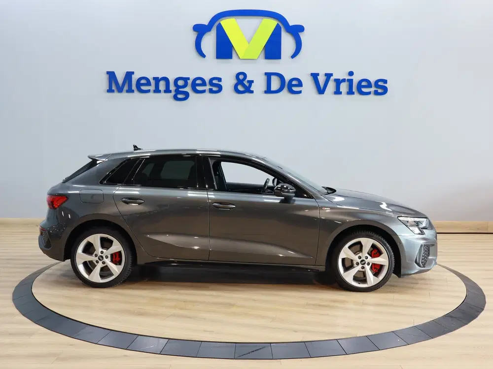 Audi A3 45 TFSI e S edition Competition 3x S Line uit 2023, foto 3