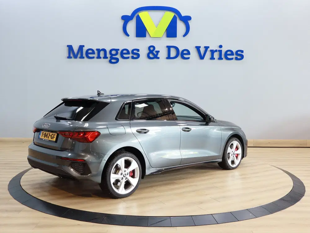 Audi A3 45 TFSI e S edition Competition 3x S Line uit 2023, foto 4