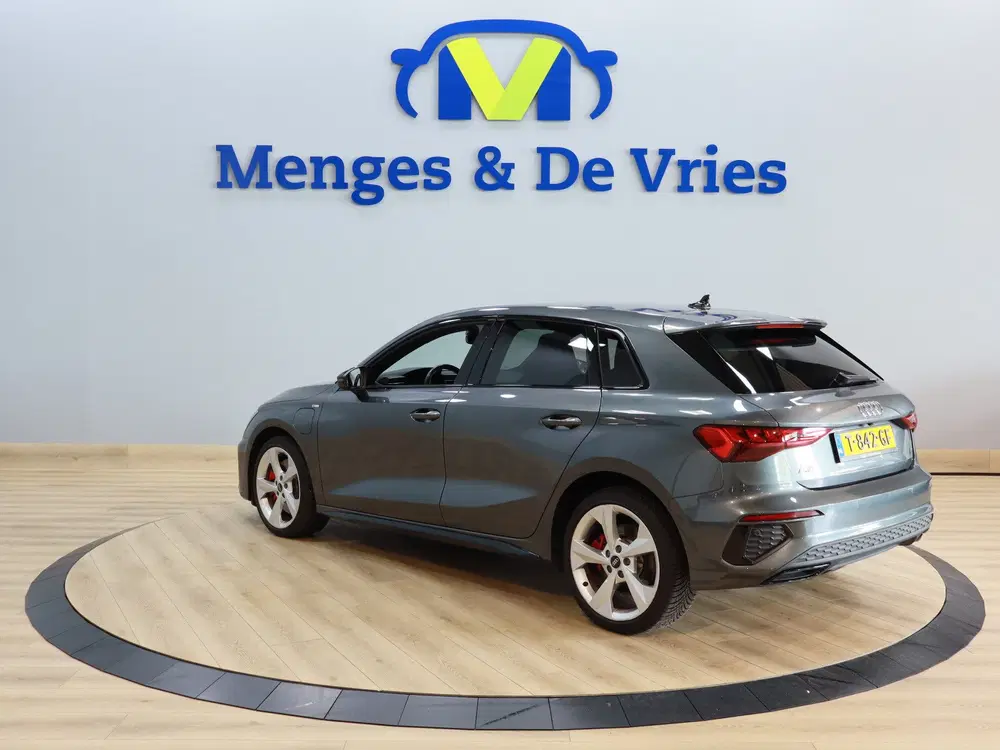 Audi A3 45 TFSI e S edition Competition 3x S Line uit 2023, foto 6