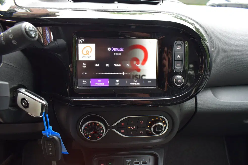 Renault Twingo 0.9 TCe Automaat Intens Camera uit 2020, foto 13