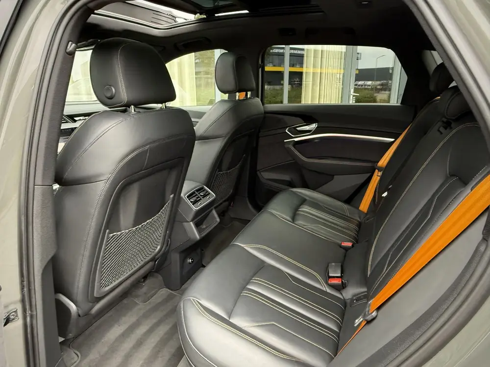 Audi e-tron 50 Quattro S Line Black Edition uit 2022, foto 3