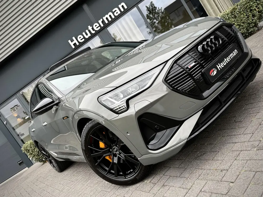 Audi e-tron 50 Quattro S Line Black Edition uit 2022, foto 6
