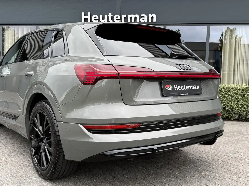 Audi e-tron 50 Quattro S Line Black Edition uit 2022, foto 9
