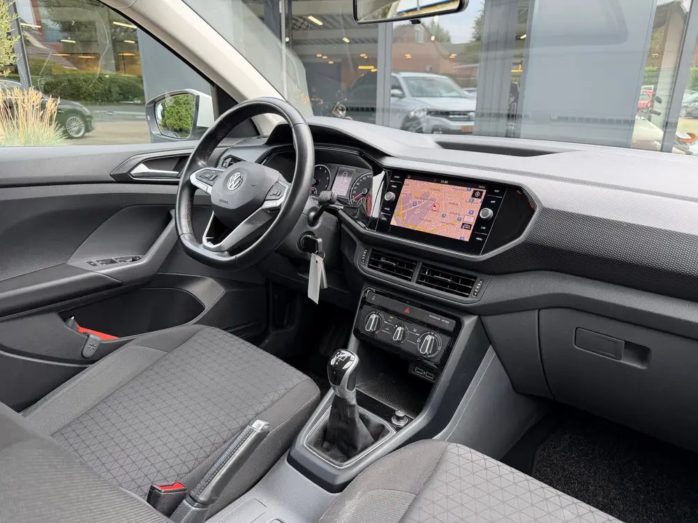 VOLKSWAGEN T-CROSS T-Cross 1.0 TSI 95pk Life (bj 2020) uit 2020, foto 2