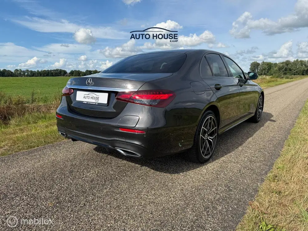 Mercedes-Benz E-Klasse 300 e AMG uit 2022, foto 2