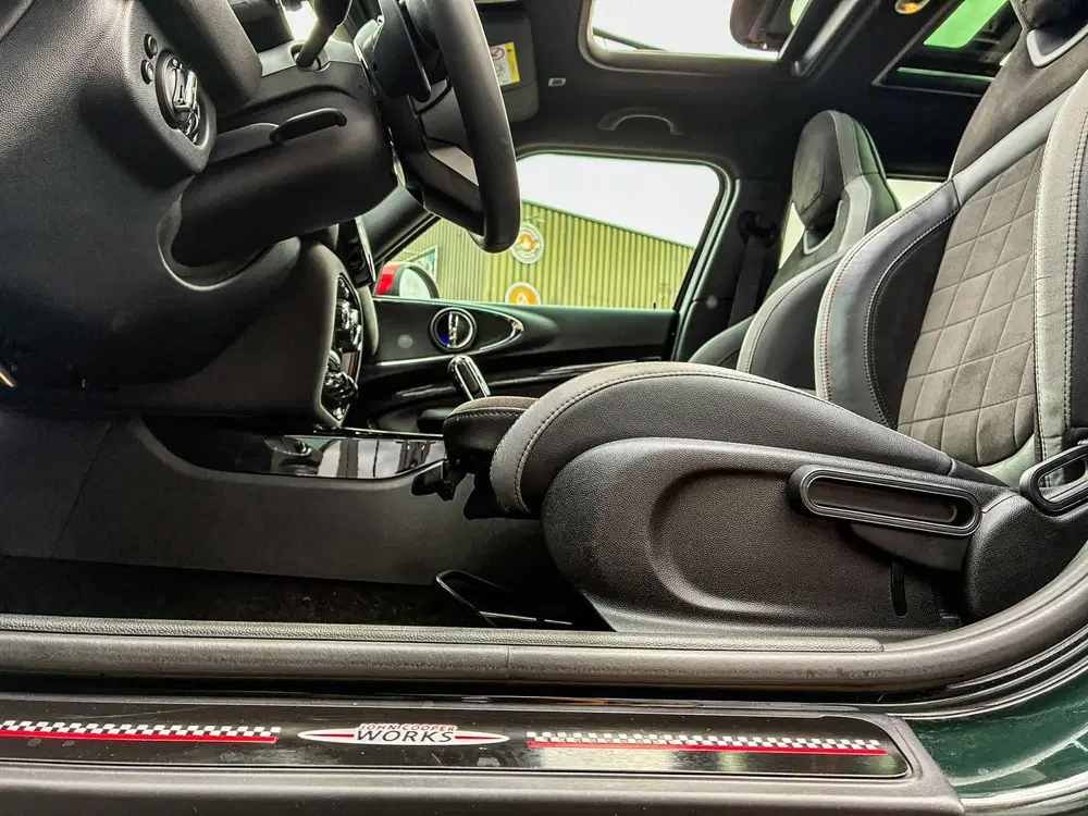 Mini Clubman 2.0 JCW ALL4 John Cooper Works F1 aut 306p uit 2022, foto 6
