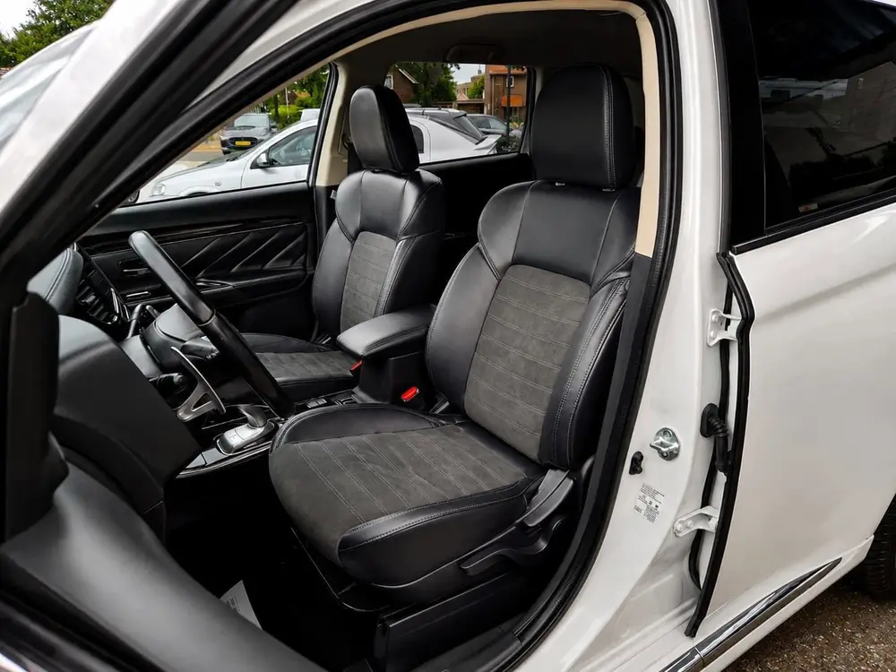 Mitsubishi Outlander 2.4 PHEV Pure Dealer Onderhouden Trekha uit 2019, foto 12