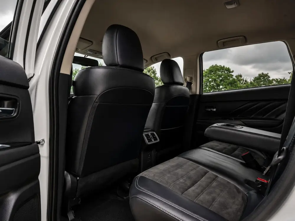 Mitsubishi Outlander 2.4 PHEV Pure Dealer Onderhouden Trekha uit 2019, foto 14