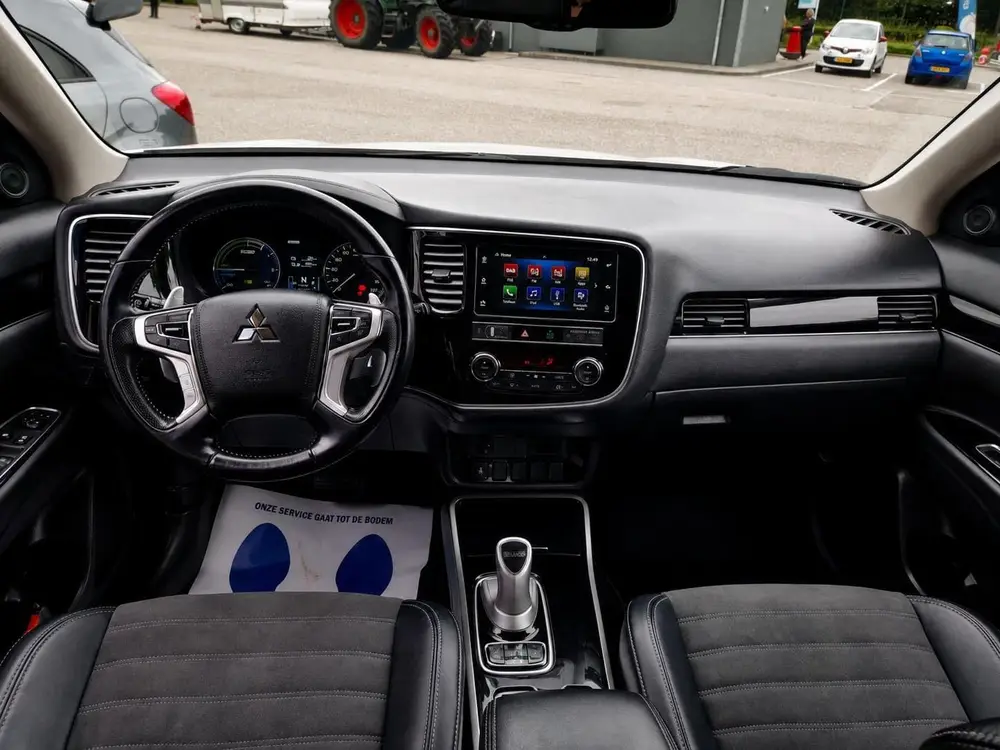 Mitsubishi Outlander 2.4 PHEV Pure Dealer Onderhouden Trekha uit 2019, foto 17
