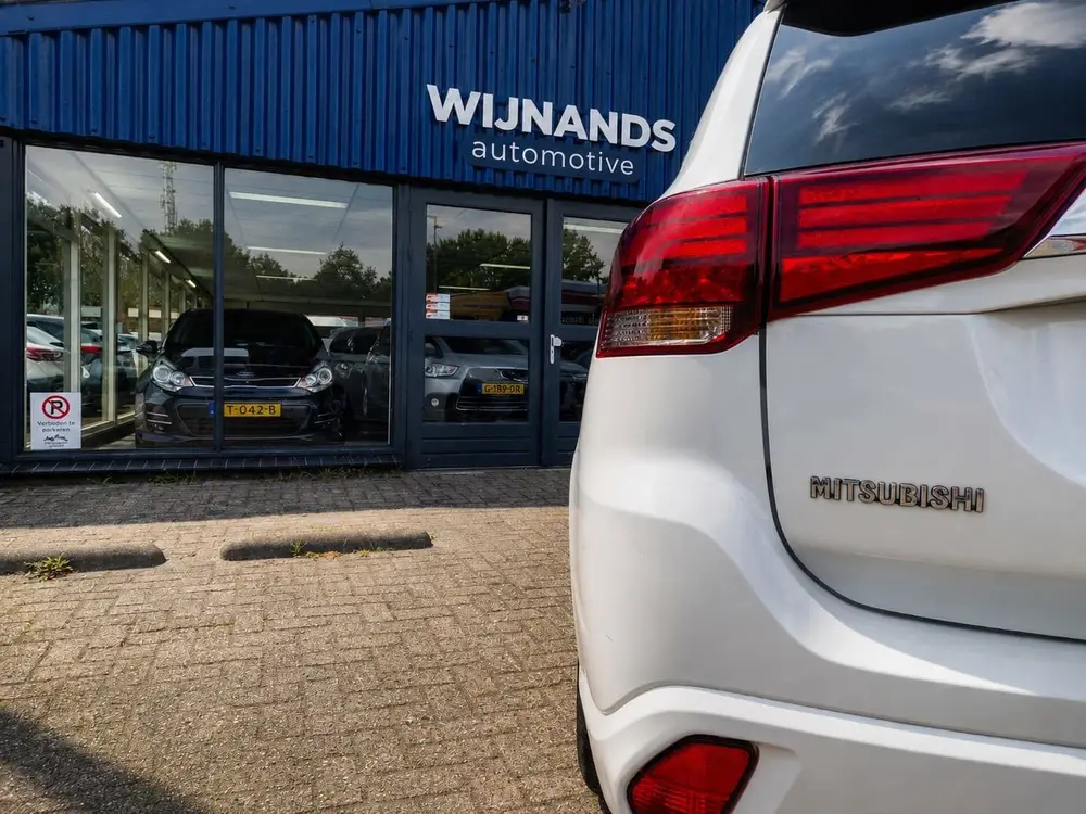 Mitsubishi Outlander 2.4 PHEV Pure Dealer Onderhouden Trekha uit 2019, foto 6