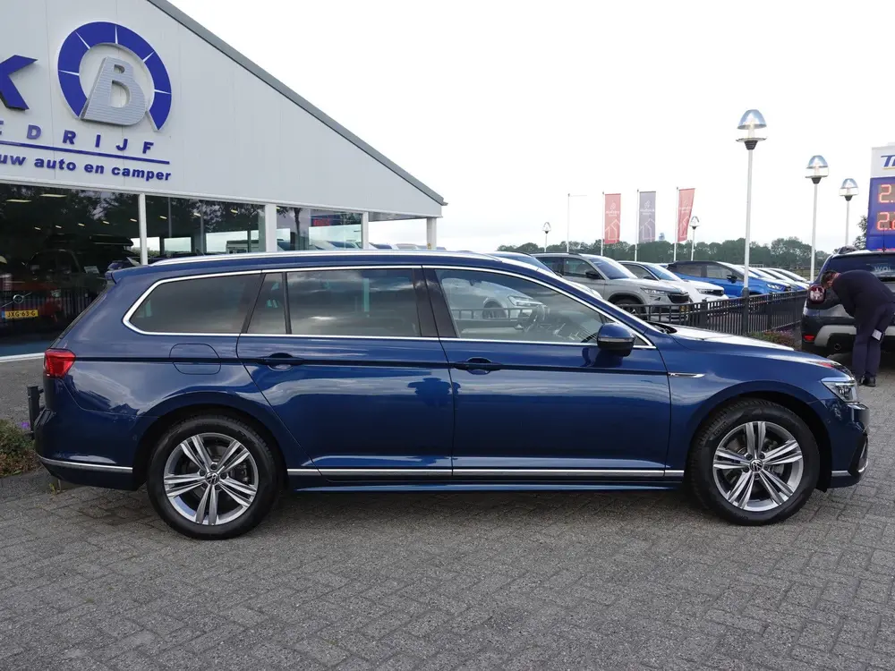Volkswagen Passat Variant 2.0 TDI R-Line 150PK DSG LED | H-L uit 2021, foto 2